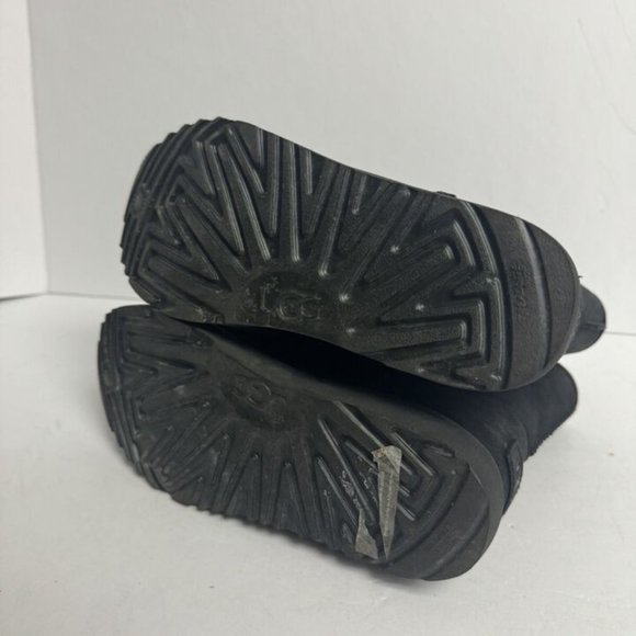 UGG Kids Classic II Boot Black Size 3 M Big Kid - Picture 5 of 6